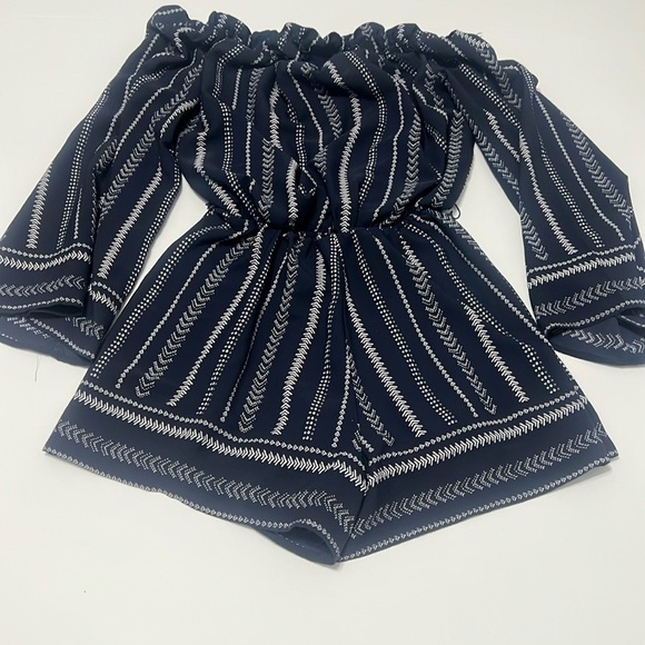 Trac Other - TRAC blue and white short jumper romper with long sleeve